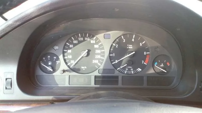 BMW SERIE 5 BERLINA (E39) '1997 528I GRIS PERLA