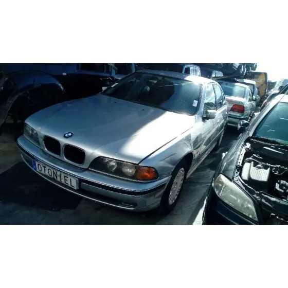 BMW SERIE 5 BERLINA (E39) '1997 528I GRIS PERLA