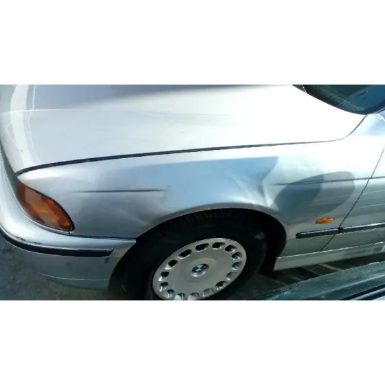 BMW SERIE 5 BERLINA (E39) '1997 528I GRIS PERLA