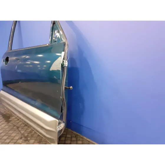 Puerta Delantera Derecha para Mitsubishi Montero (V60/V70)