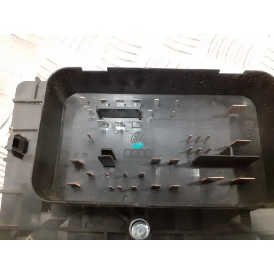 Caja Reles / Fusibles para Volkswagen Golf V Berlina (1K1)