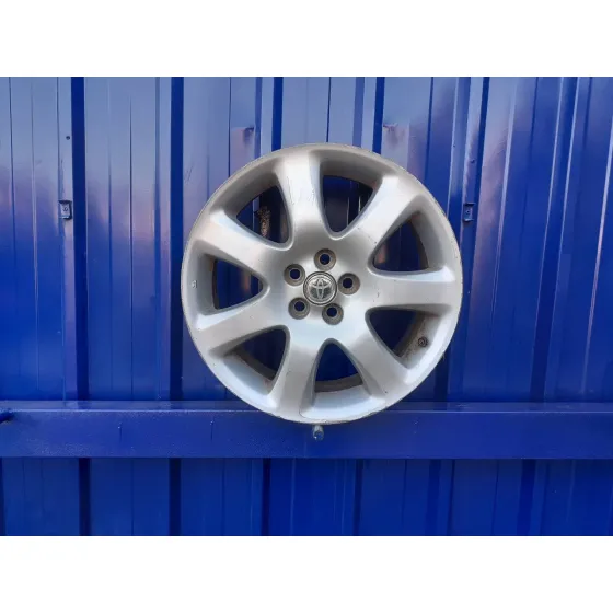 Llanta para Toyota Avensis Berlina (T25)