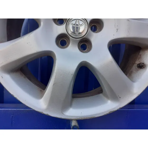 Llanta para Toyota Avensis Berlina (T25)