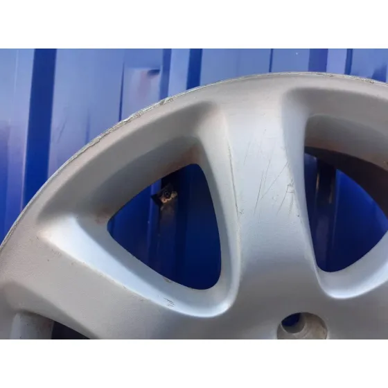 Llanta para Toyota Avensis Berlina (T25)
