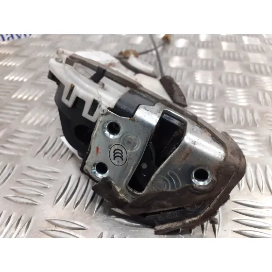 Cerradura Puerta Trasera Derecha para Toyota Prius (Nhw30)