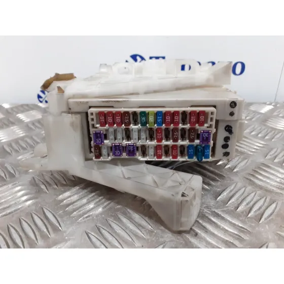 Caja Reles / Fusibles para Toyota Prius (Nhw30)