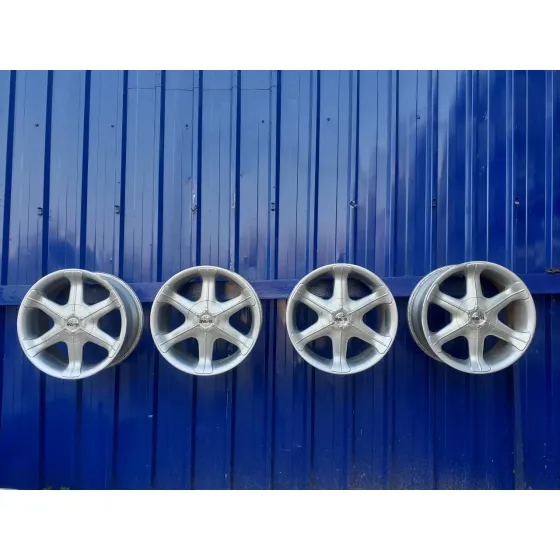Juego Llantas para Toyota Land Cruiser 200 (J14)