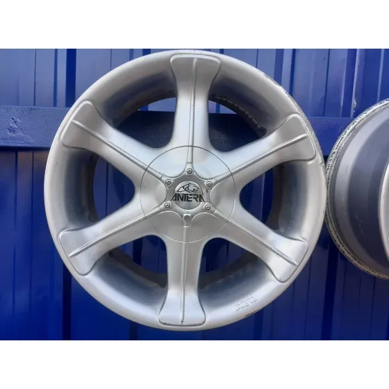Juego Llantas para Toyota Land Cruiser 200 (J14)