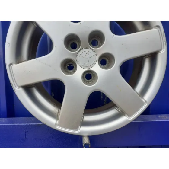 Llanta para Toyota Avensis Berlina (T 22)