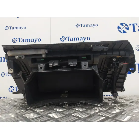 Guantera para Volvo C30