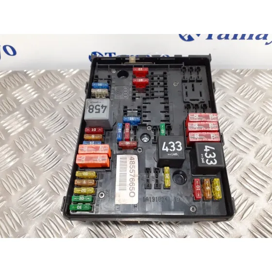Caja Reles / Fusibles para Volkswagen Golf V Berlina (1K1)