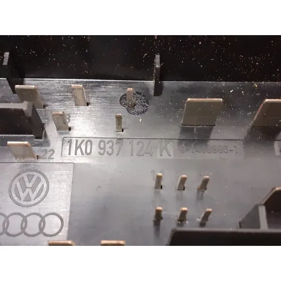 Caja Reles / Fusibles para Volkswagen Golf V Berlina (1K1)