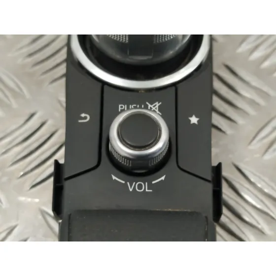 Mando Multifuncion para Mazda 2 Lim. ()