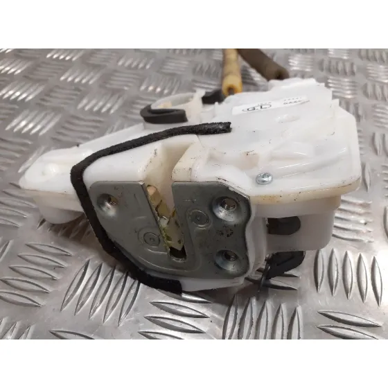 Cerradura Puerta Delantera Izquierda para Mazda 2 Lim. ()