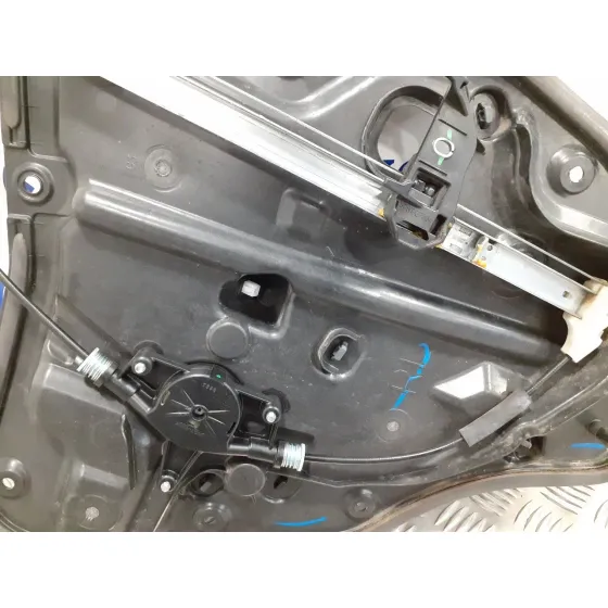 Elevalunas Trasero Izquierdo para Mazda 2 Lim. ()