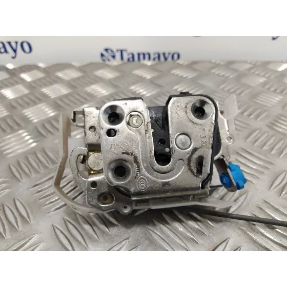 Cerradura Puerta Delantera Derecha para Nissan Cabstar ->09.06