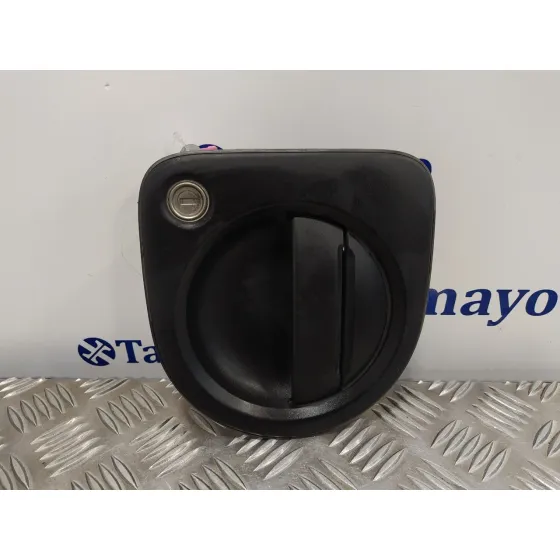 Maneta Exterior Delantera Derecha para Nissan Cabstar ->09.06