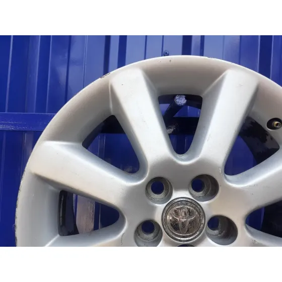 Llanta para Toyota Avensis Berlina (T25)
