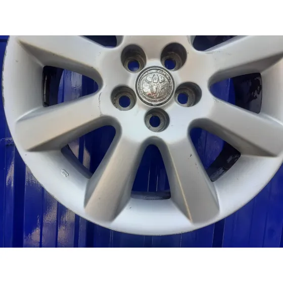 Llanta para Toyota Avensis Berlina (T25)