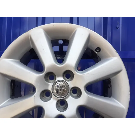 Llanta para Toyota Avensis Berlina (T25)