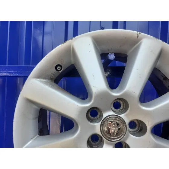 Llanta para Toyota Avensis Berlina (T25)