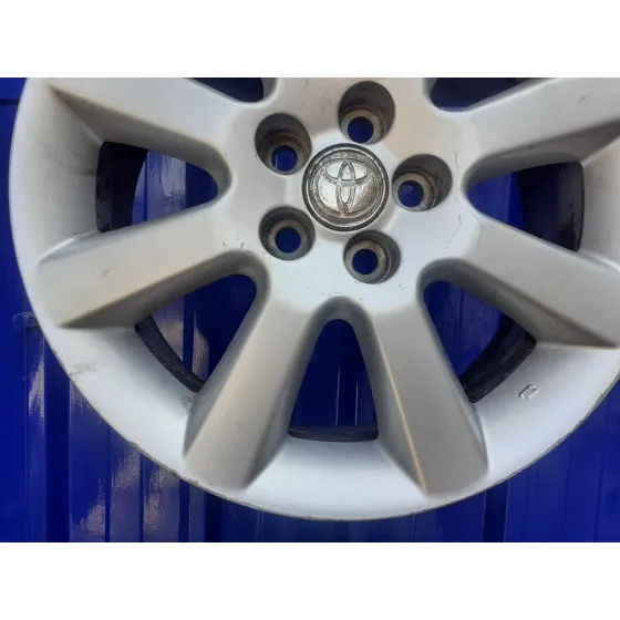 Llanta para Toyota Avensis Berlina (T25)