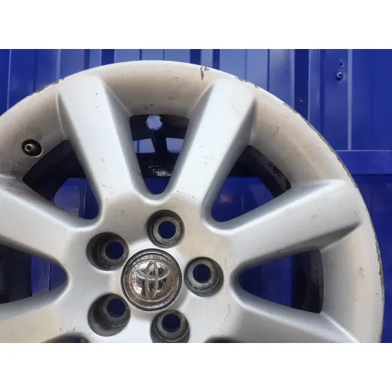 Llanta para Toyota Avensis Berlina (T25)
