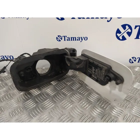 Tapa Exterior Combustible para Mercedes-Benz Clase C (W204) Berlina