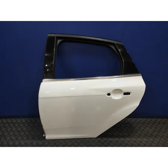 Puerta Trasera Izquierda para Ford Focus Turn.