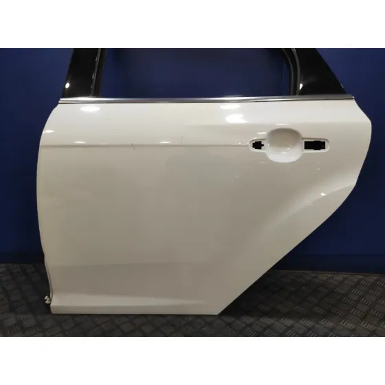 Puerta Trasera Izquierda para Ford Focus Turn.