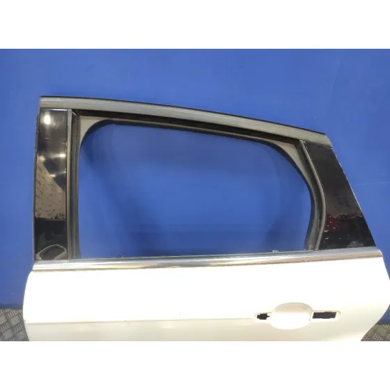 Puerta Trasera Izquierda para Ford Focus Turn.