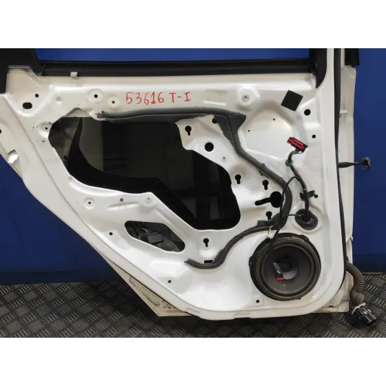 Puerta Trasera Izquierda para Ford Focus Turn.
