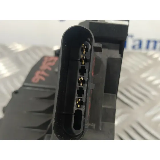 Cerradura Puerta Trasera Derecha para Ford Focus Turn.