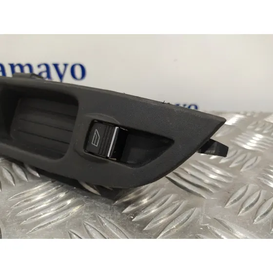 Mando Elevalunas Delantero Derecho para Ford Focus Turn.