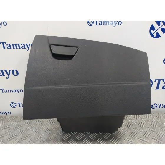 Guantera para Ford Focus Turn.