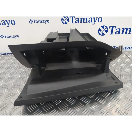 Guantera para Ford Focus Turn.