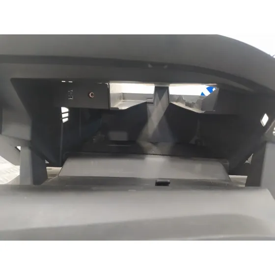 Guantera para Ford Focus Turn.
