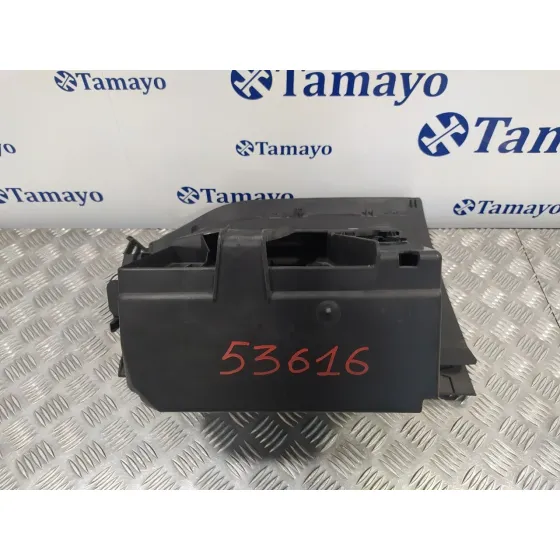 Guantera para Ford Focus Turn.