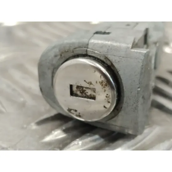 Bombin Puerta Delantera Izquierda para Volkswagen Polo (6C1)