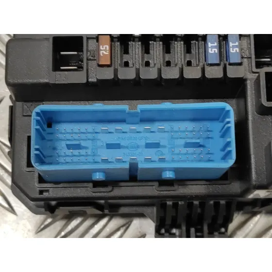 Caja Reles / Fusibles para Opel Astra H Ber.