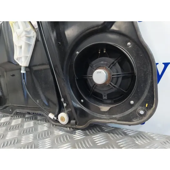 Elevalunas Delantero Derecho para Mercedes-Benz Clase M (W164)