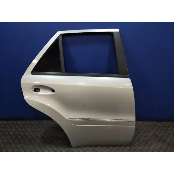 Puerta Trasera Derecha para Mercedes-Benz Clase M (W164)