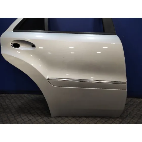 Puerta Trasera Derecha para Mercedes-Benz Clase M (W164)