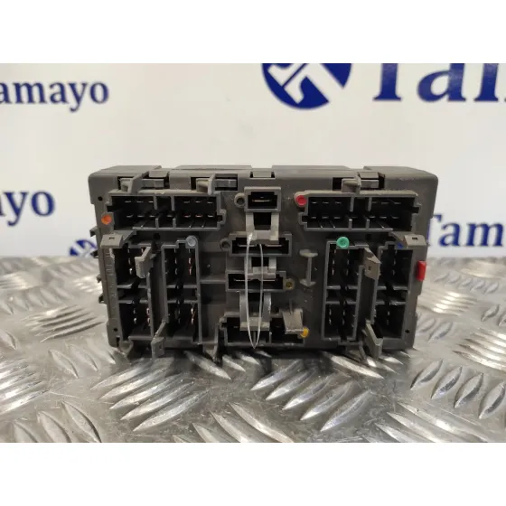 Caja Reles / Fusibles para Peugeot 406 Berlina (S1/S2)