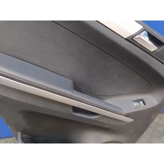 Guarnecido Puerta Trasera Izquierda para Mercedes-Benz Clase M (W164)