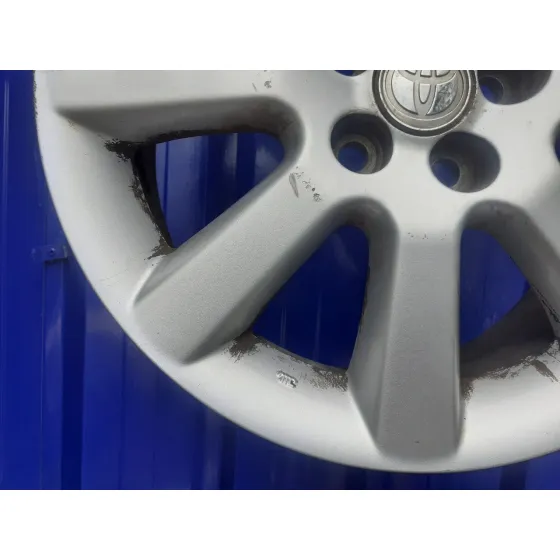 Llanta para Toyota Avensis Berlina (T25)