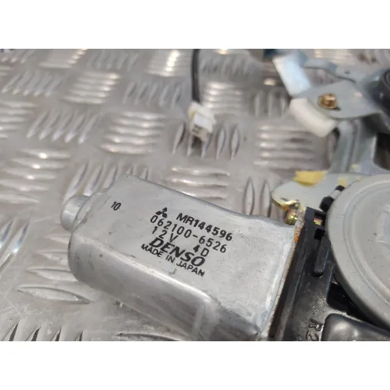 Elevalunas Delantero Derecho para Mitsubishi L 200 (K6/7)