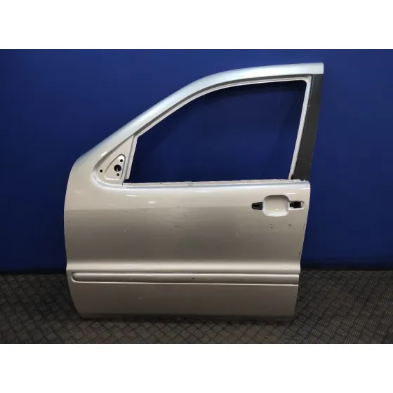 Puerta Delantera Izquierda para Mercedes-Benz Clase M (W163)
