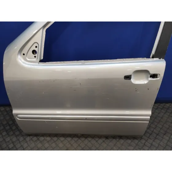Puerta Delantera Izquierda para Mercedes-Benz Clase M (W163)