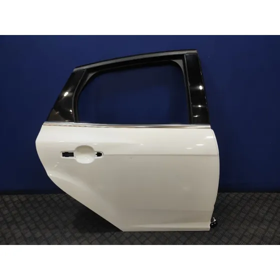 Puerta Trasera Derecha para Ford Focus Turn.
